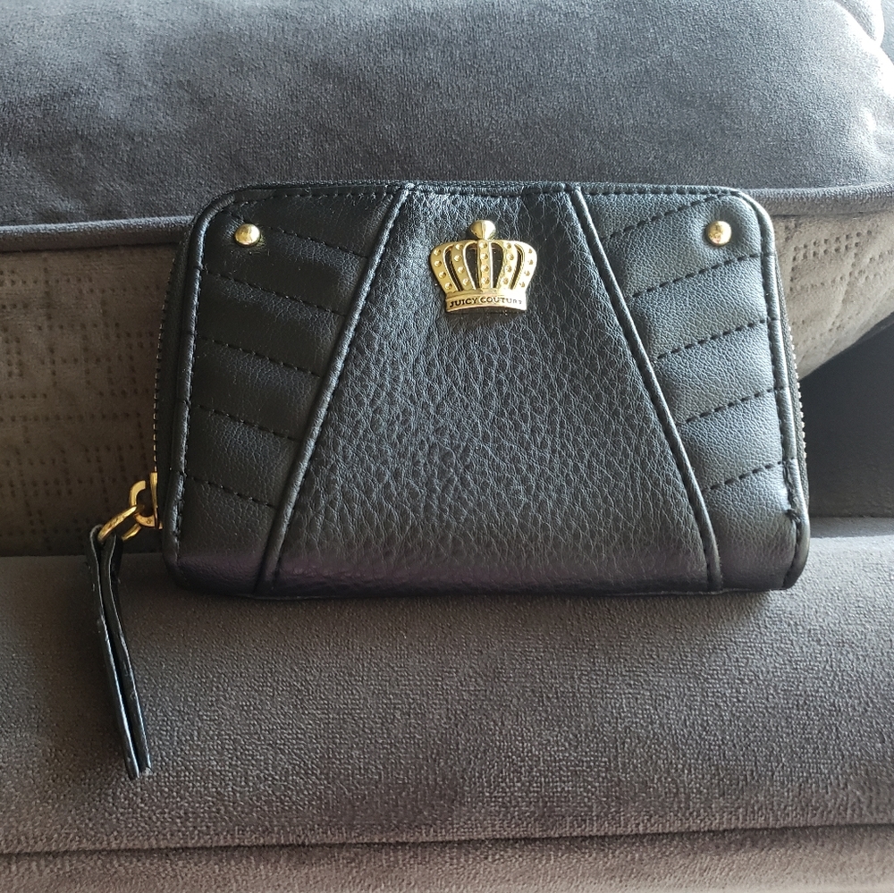 Juicy Couture Royal Race Open Flat Wallet Color Black